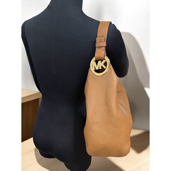 Michael Kors Fulton Large Leather Hobo Bag & Zip Around Continental Wallet - Picture 13 of 16